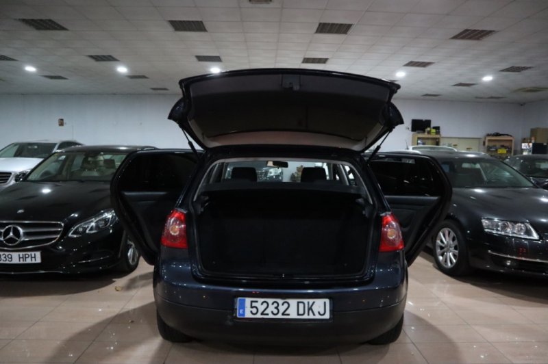 VOLKSWAGEN GOLF 1.900 TDI DE 105V CV CON 5 PUERTAS