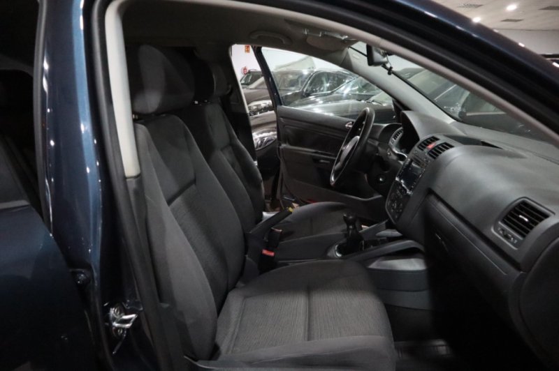 VOLKSWAGEN GOLF 1.900 TDI DE 105V CV CON 5 PUERTAS