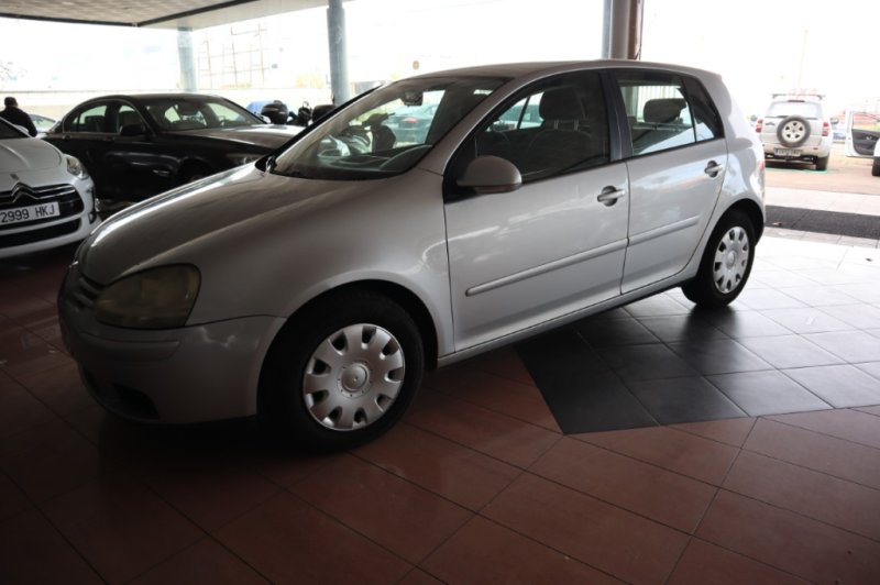 VOLKSWAGEN GOLF 1900 TDI DE 105 CV CON 5 PUERTAS