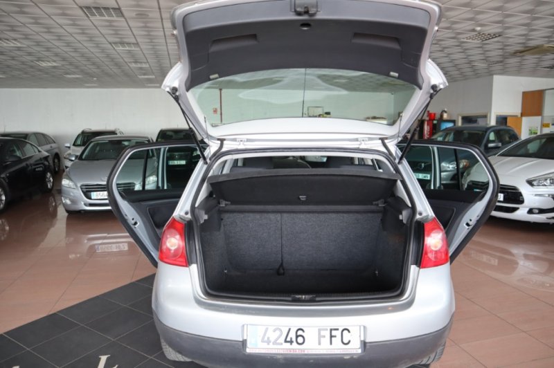 VOLKSWAGEN GOLF 1900 TDI DE 105 CV CON 5 PUERTAS