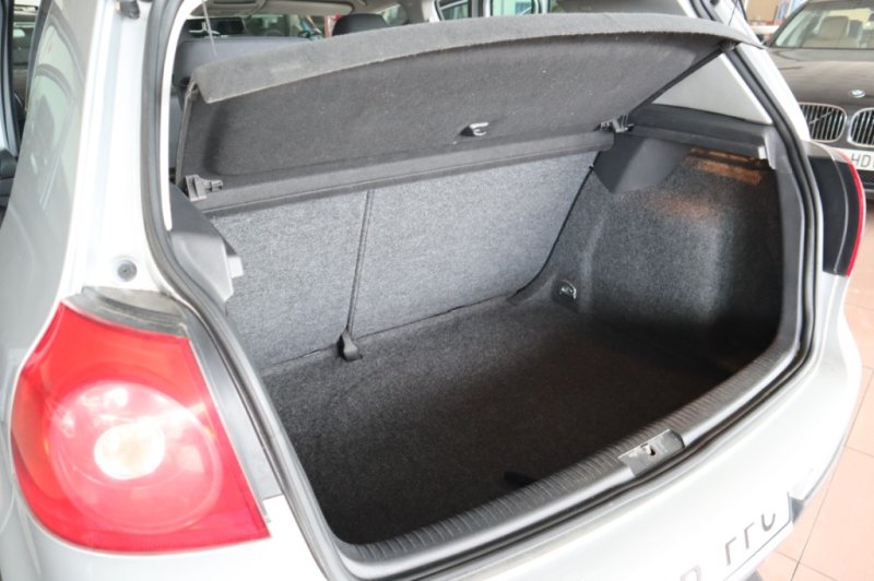 VOLKSWAGEN GOLF 1900 TDI DE 105 CV CON 5 PUERTAS