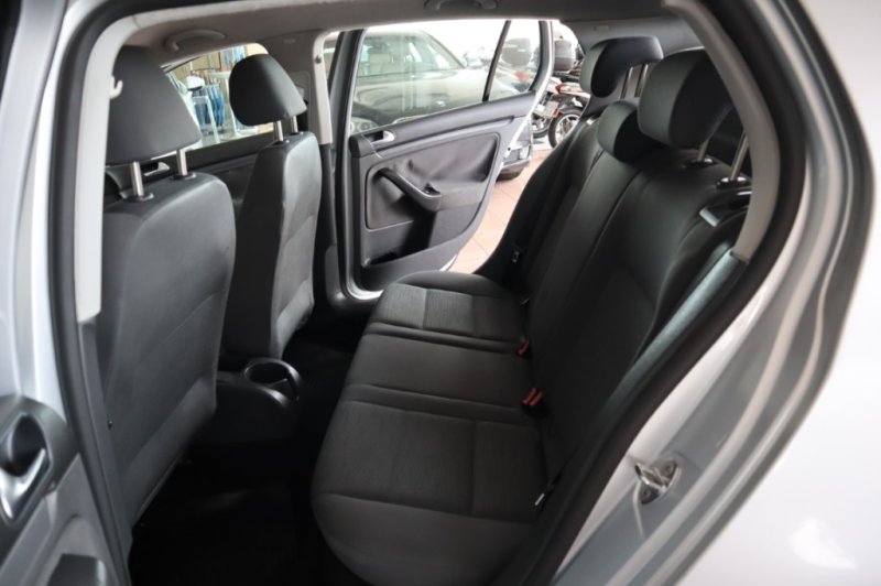 VOLKSWAGEN GOLF 1900 TDI DE 105 CV CON 5 PUERTAS