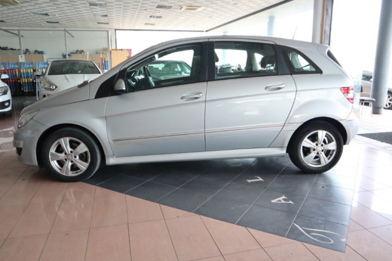MERCEDES-BENZ B 200 MONOVOLUMEN DE 5 PUERTAS