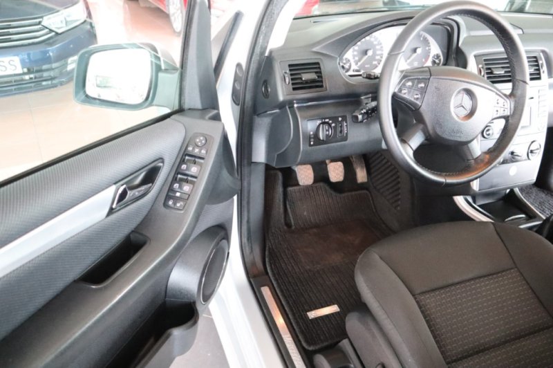 MERCEDES-BENZ B 200 MONOVOLUMEN DE 5 PUERTAS