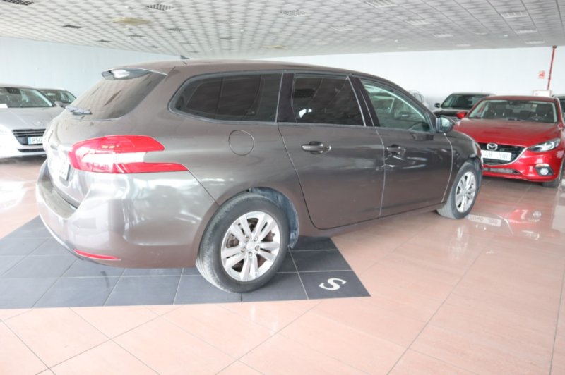 PEUGEOT 308 1600 HDI CON 5 PUERTAS