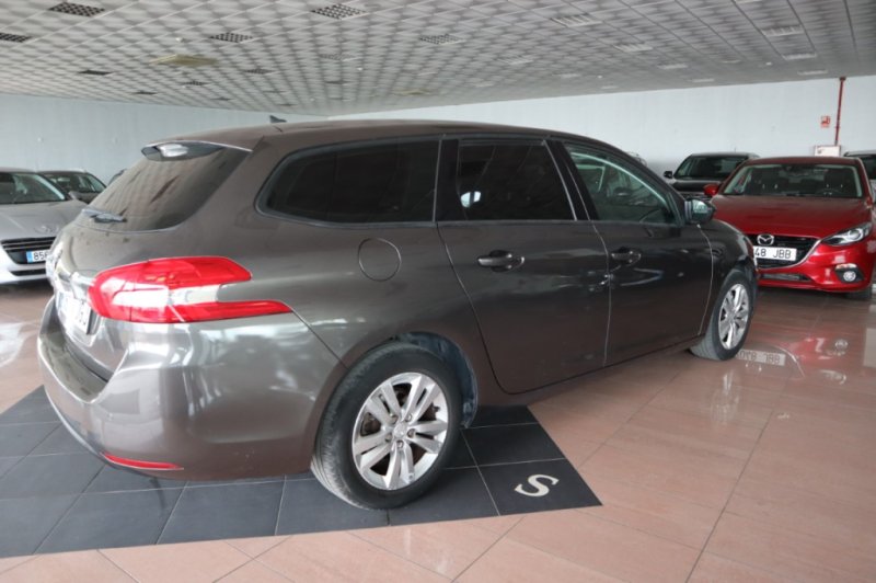 PEUGEOT 308 1600 HDI CON 5 PUERTAS