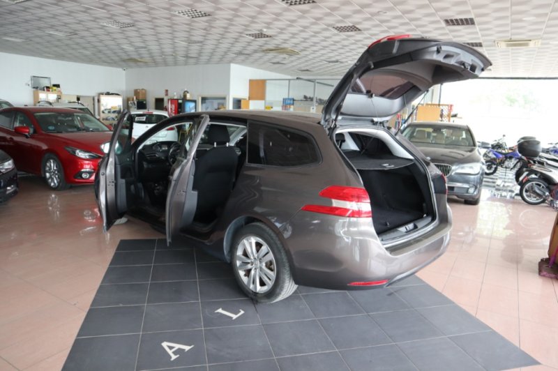 PEUGEOT 308 1600 HDI CON 5 PUERTAS