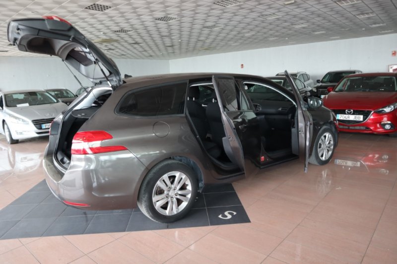 PEUGEOT 308 1600 HDI CON 5 PUERTAS