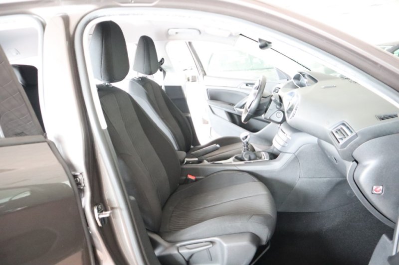 PEUGEOT 308 1600 HDI CON 5 PUERTAS