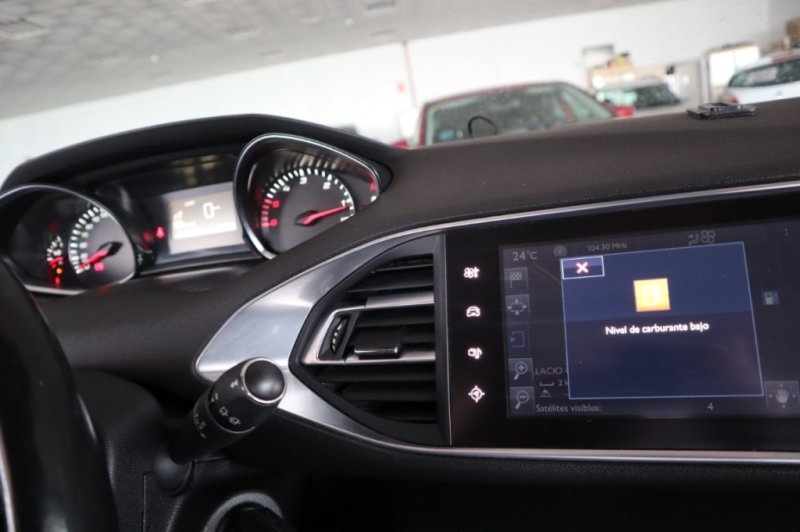 PEUGEOT 308 1600 HDI CON 5 PUERTAS