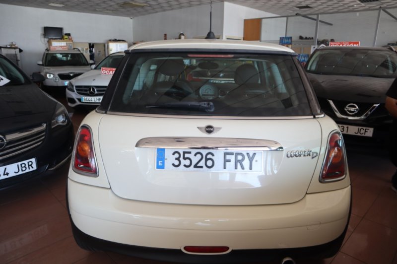 MINI COOPER DIESEL DE 1600 CC Y 110 CV CON 6 VEL.