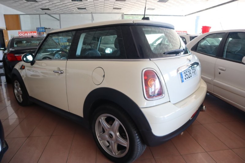 MINI COOPER DIESEL DE 1600 CC Y 110 CV CON 6 VEL.