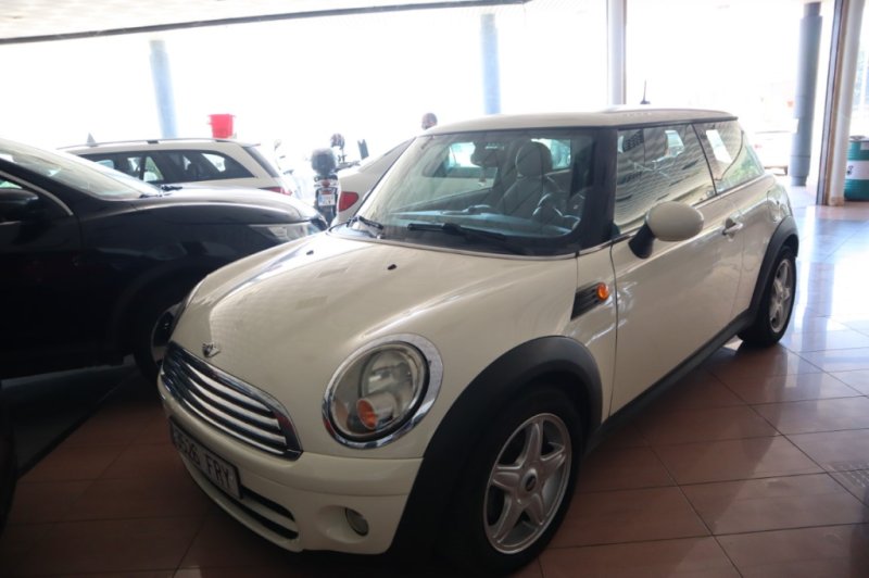 MINI COOPER DIESEL DE 1600 CC Y 110 CV CON 6 VEL.