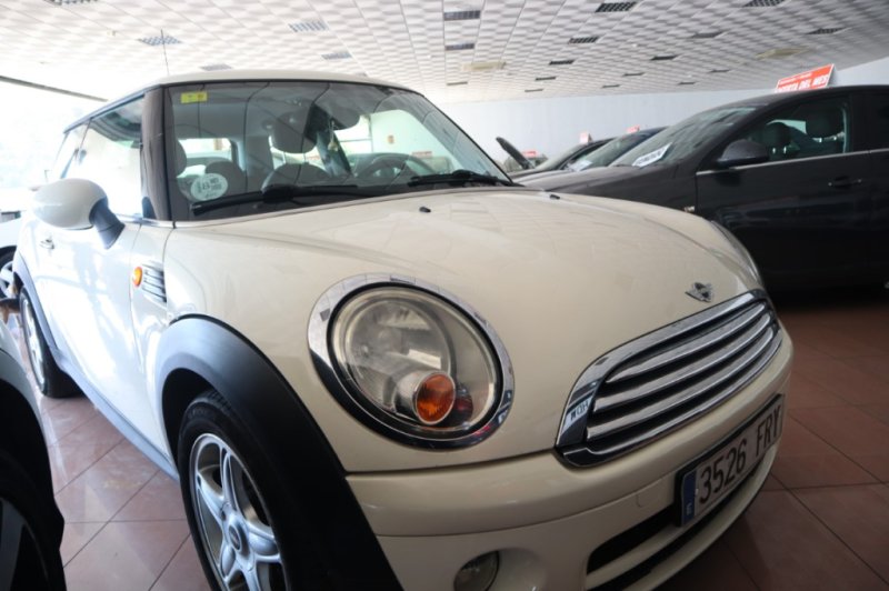MINI COOPER DIESEL DE 1600 CC Y 110 CV CON 6 VEL.