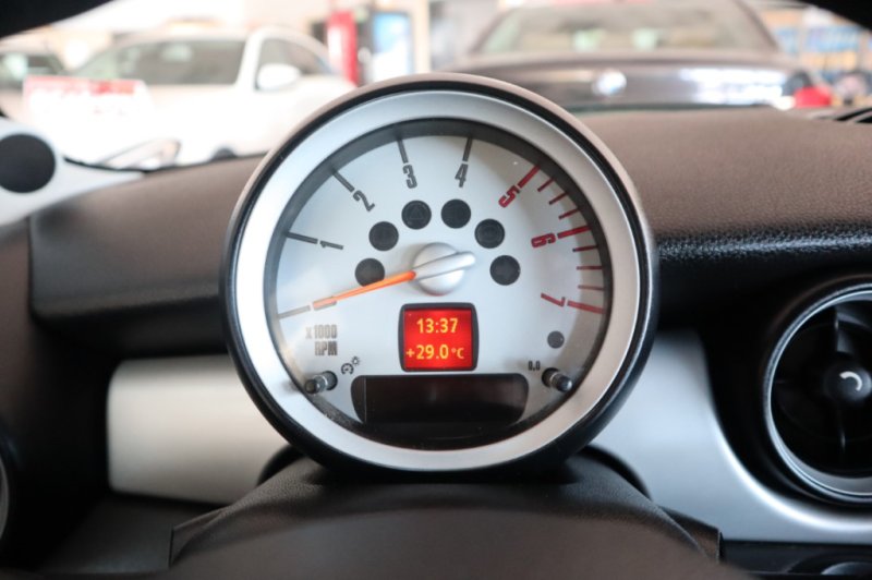 MINI COOPER DIESEL DE 1600 CC Y 110 CV CON 6 VEL.