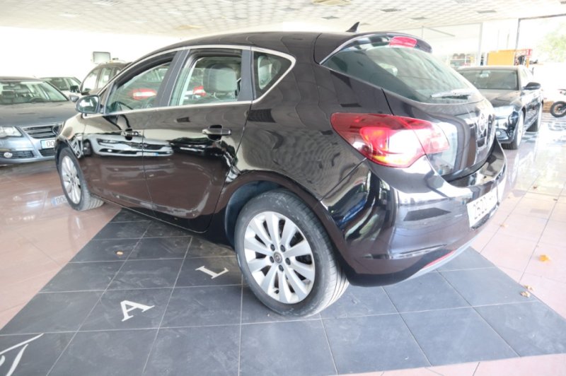 OPEL ASTRA 5 PUERTAS DE 1700 CC CDTI CON 110 CV