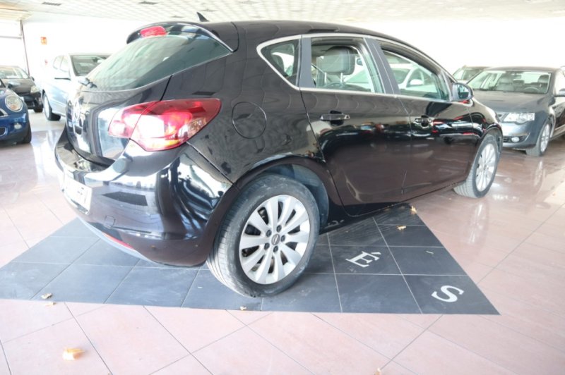 OPEL ASTRA 5 PUERTAS DE 1700 CC CDTI CON 110 CV