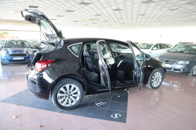 OPEL ASTRA 5 PUERTAS DE 1700 CC CDTI CON 110 CV