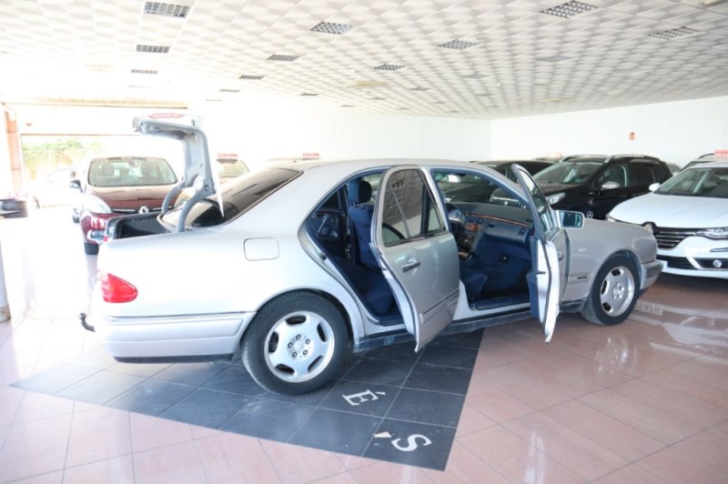 MERCEDES-BENZ E 300 TURBO DIESEL DE 177 CV AUT