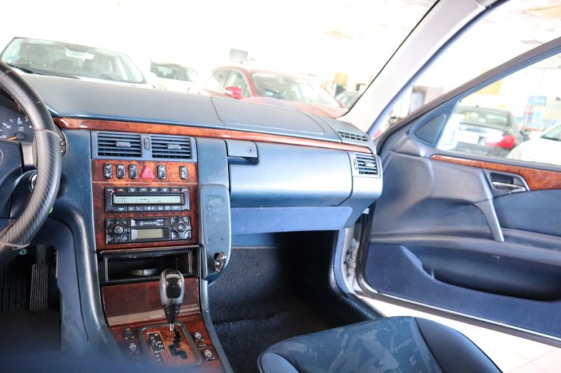 MERCEDES-BENZ E 300 TURBO DIESEL DE 177 CV AUT
