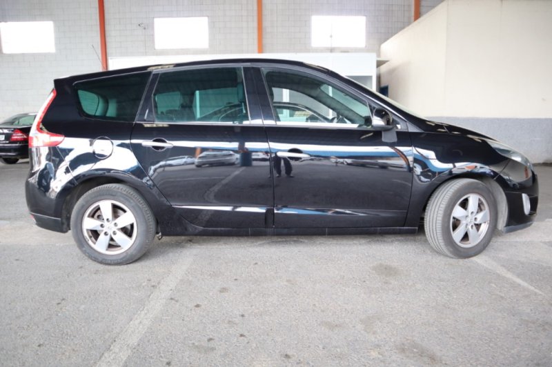 RENAULT SCENIC GRAN SCENIC 7 PLAZAS 130 CV Y 6 VEL.