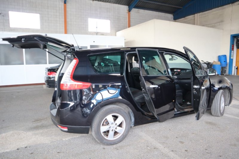 RENAULT SCENIC GRAN SCENIC 7 PLAZAS 130 CV Y 6 VEL.