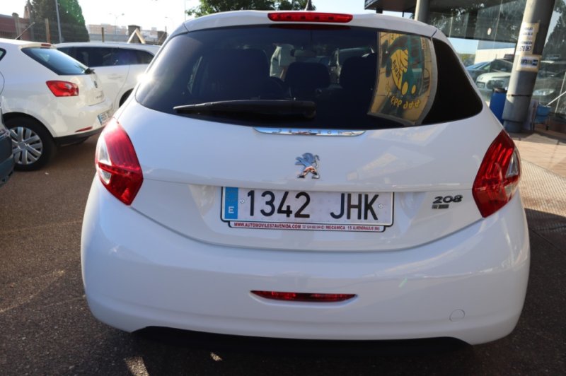 PEUGEOT 208 1400 HDI DE 70 CV CON 5 PUERTAS