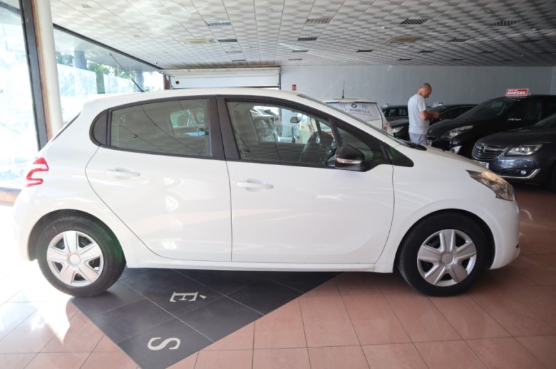 PEUGEOT 208 1400 HDI DE 70 CV CON 5 PUERTAS