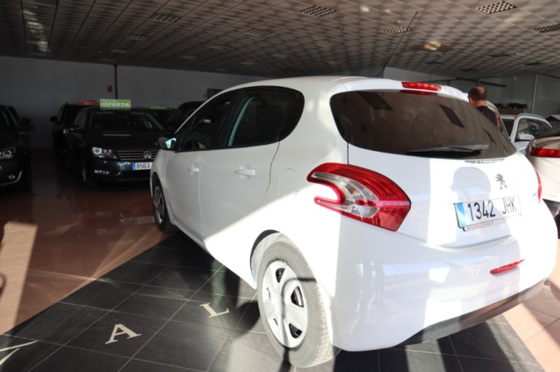 PEUGEOT 208 1400 HDI DE 70 CV CON 5 PUERTAS