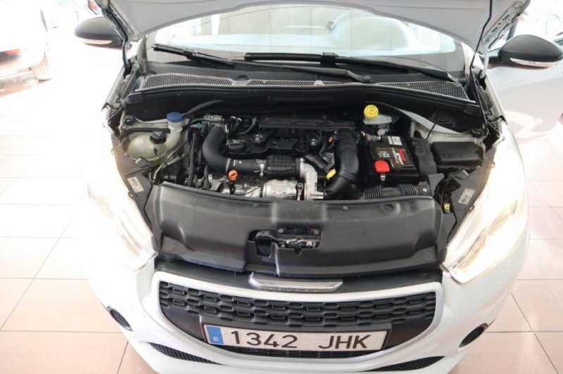 PEUGEOT 208 1400 HDI DE 70 CV CON 5 PUERTAS