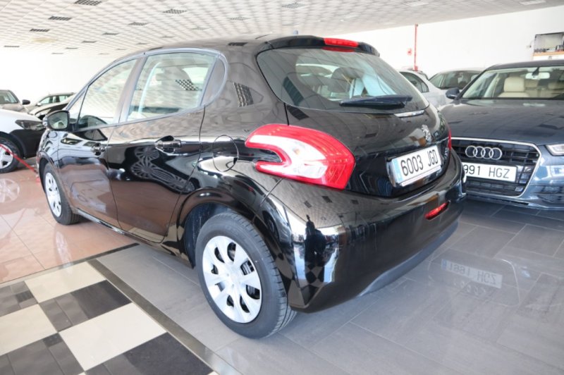 PEUGEOT 208 1.400 HDI DE 70 CV CON 5 PUERTAS