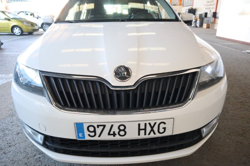 SKODA RAPID 1600 TDI CON 105 CV 5 PUERTAS