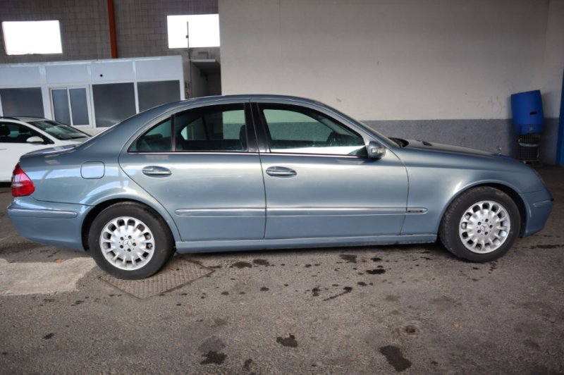 MERCEDES-BENZ E 220 CDI ELEGANCE CON 150 CV AUTOMATICO