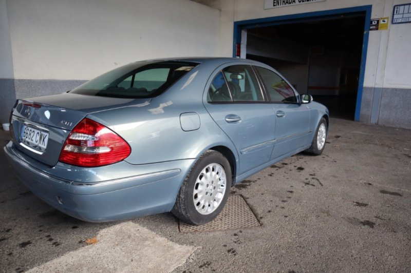 MERCEDES-BENZ E 220 CDI ELEGANCE CON 150 CV AUTOMATICO