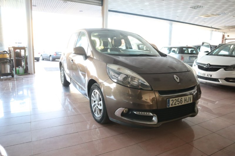 RENAULT SCENIC 1500 DCI CON 110 CV 5 PUERTAS