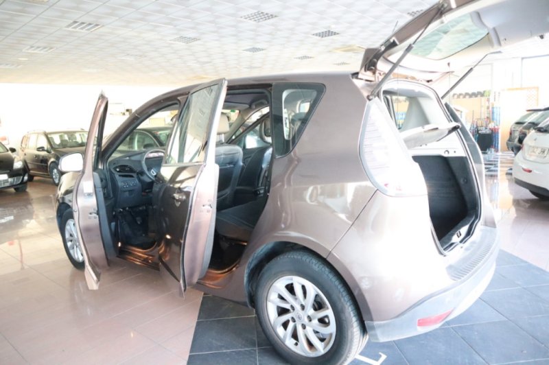 RENAULT SCENIC 1500 DCI CON 110 CV 5 PUERTAS