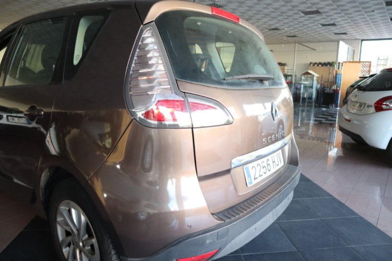 RENAULT SCENIC 1500 DCI CON 110 CV 5 PUERTAS