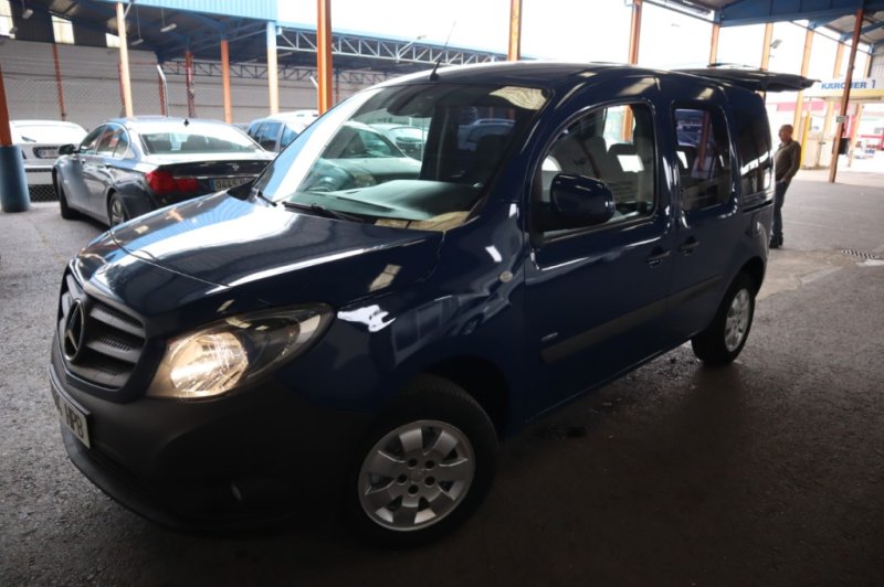 MERCEDES-BENZ CITAN 1500 DCI DE 90 CV CON 5 PLAZAS