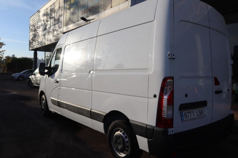 RENAULT MASTER 2300 TURBO DIESEL CON 6 VELOC.