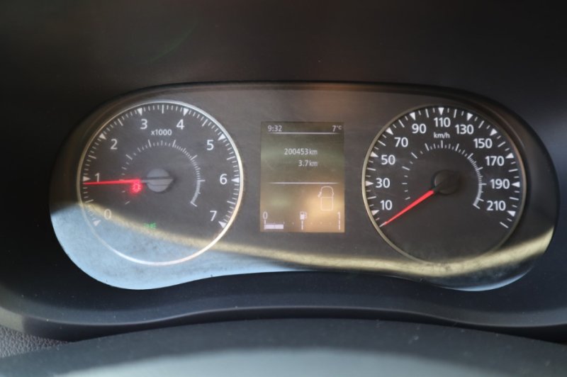 RENAULT MASTER 2300 TURBO DIESEL CON 6 VELOC.