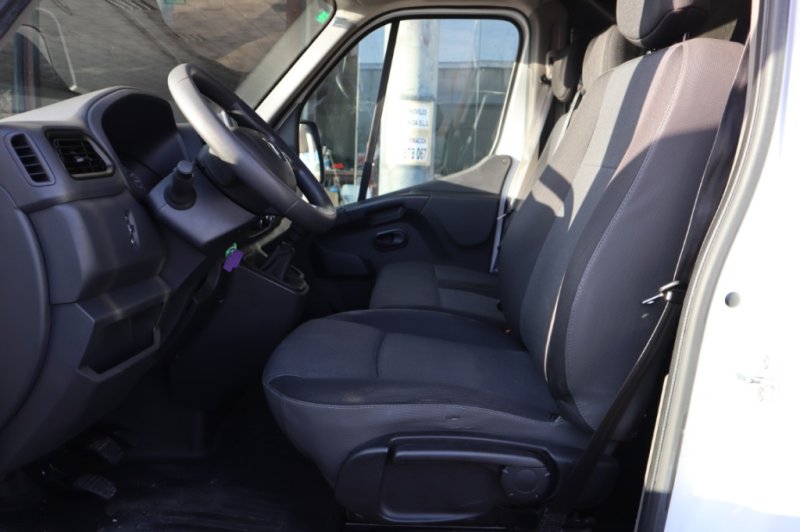 RENAULT MASTER 2300 TURBO DIESEL CON 6 VELOC.