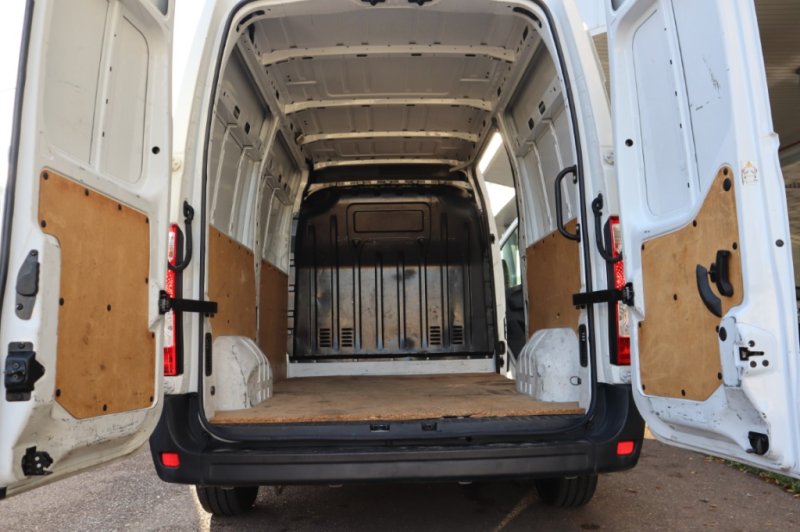RENAULT MASTER 2300 TURBO DIESEL CON 6 VELOC.