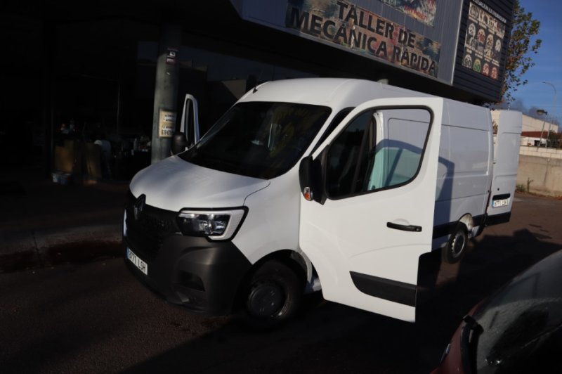 RENAULT MASTER 2300 TURBO DIESEL CON 6 VELOC.