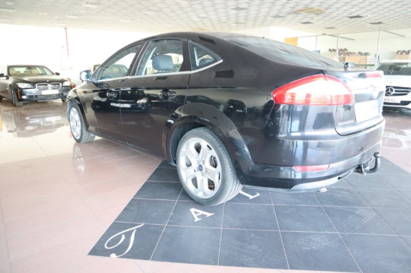 FORD MONDEO 2.0 TURBO DIESEL CON 5 PUERTAS