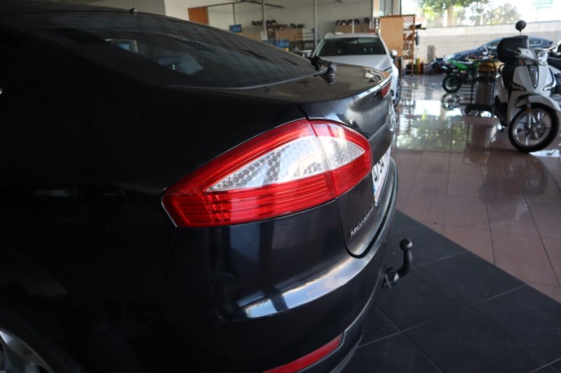 FORD MONDEO 2.0 TURBO DIESEL CON 5 PUERTAS
