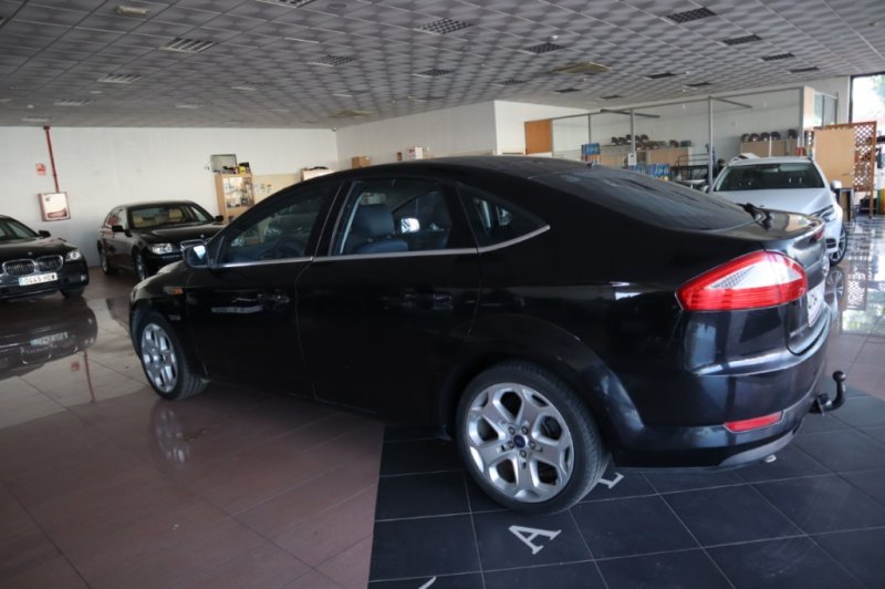 FORD MONDEO 2.0 TURBO DIESEL CON 5 PUERTAS