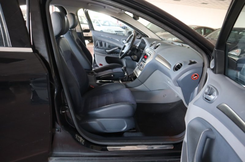FORD MONDEO 2.0 TURBO DIESEL CON 5 PUERTAS