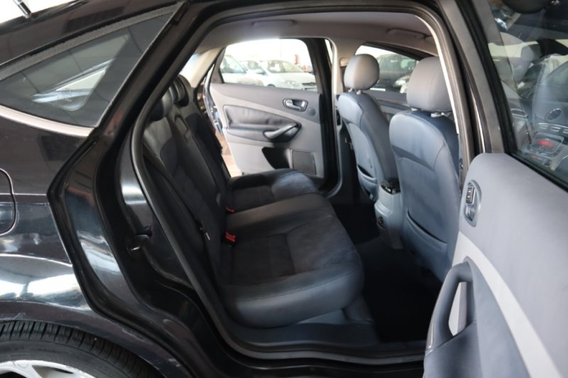 FORD MONDEO 2.0 TURBO DIESEL CON 5 PUERTAS