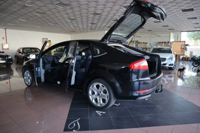 FORD MONDEO 2.0 TURBO DIESEL CON 5 PUERTAS