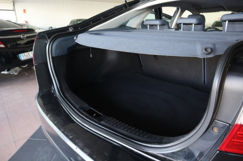 FORD MONDEO 2.0 TURBO DIESEL CON 5 PUERTAS
